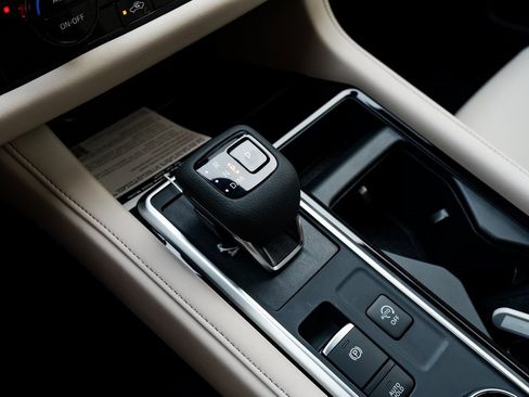 New 2025 Nissan Pathfinder SL image 15