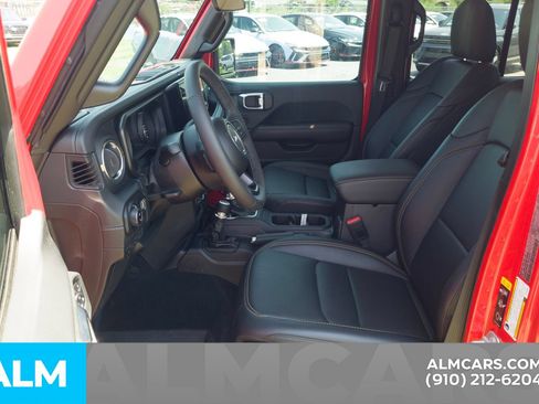 Used 2025 Jeep Gladiator Sport AWD/4WD image 15
