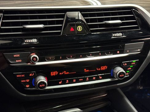 Used 2023 BMW 530e w/ Convenience Package image 25