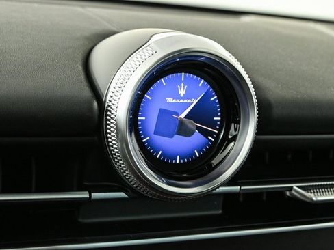 New 2025 Maserati Grecale Trofeo image 18