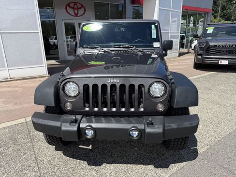 Used 2018 Jeep Wrangler Unlimited Rubicon w/ Connectivity Group AWD/4WD image 9