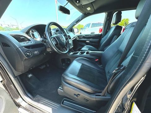 Used 2016 Dodge Grand Caravan SXT FWD image 10