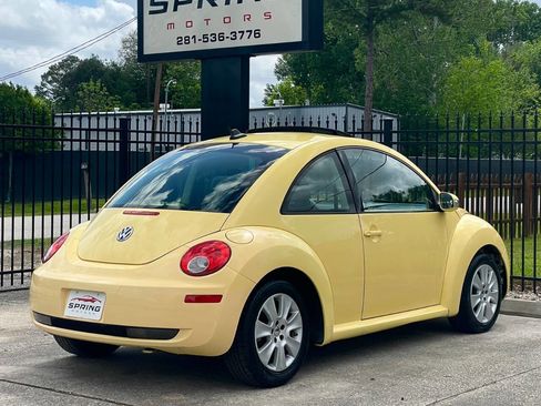 Used 2009 Volkswagen Beetle Coupe image 9