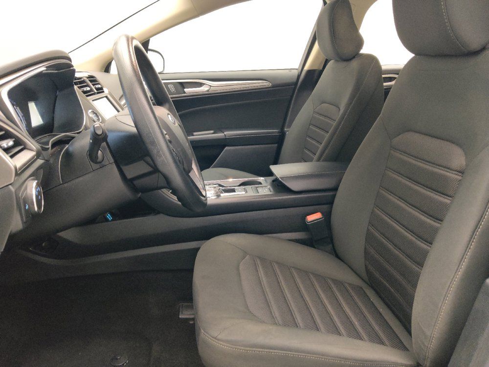 Used 2020 Ford Fusion SE FWD image 17