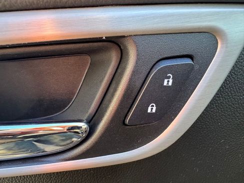 Used 2019 GMC Yukon Denali image 12