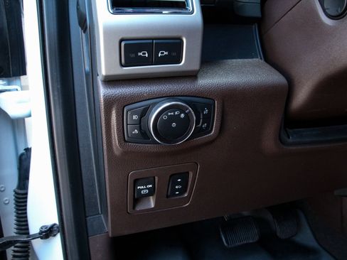 Used 2019 Ford F150 King Ranch w/ Equipment Group 601A Luxury AWD/4WD image 17