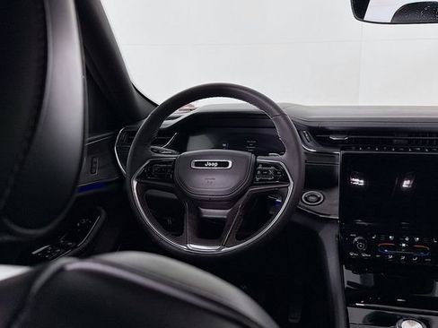 Used 2023 Jeep Grand Cherokee Overland image 11