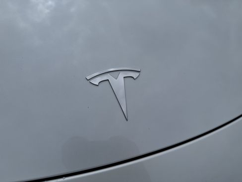 Used 2023 Tesla Model Y Long Range AWD/4WD image 10