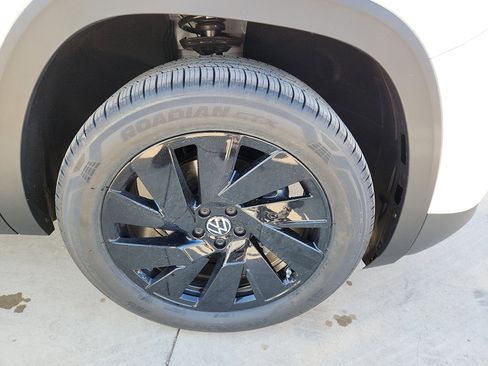 New 2026 Volkswagen Atlas SE image 9