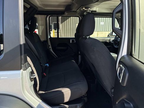 Used 2023 Jeep Wrangler Unlimited AWD/4WD image 10
