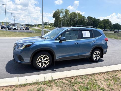Certified 2022 Subaru Forester Premium AWD/4WD image 4