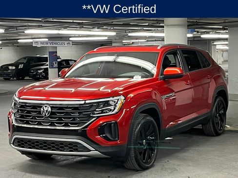 Certified 2025 Volkswagen Atlas Cross Sport SE w/ Panoramic Sunroof Package image 3