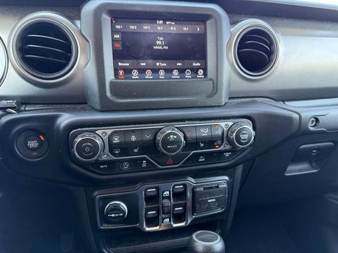 Used 2023 Jeep Gladiator Sport AWD/4WD image 23