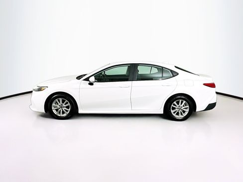Used 2025 Toyota Camry LE image 4