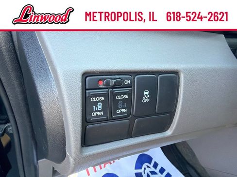 Used 2017 Honda Odyssey SE image 16