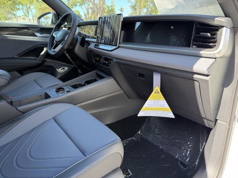 New 2026 Volkswagen Tiguan SE R-Line image 9