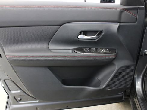 New 2026 Nissan Kicks SR w/ Cold Weather Package image 15