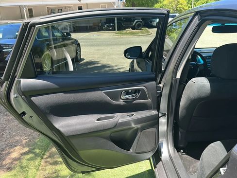 Used 2015 Nissan Altima 2.5 SV w/ Convenience Package FWD image 17