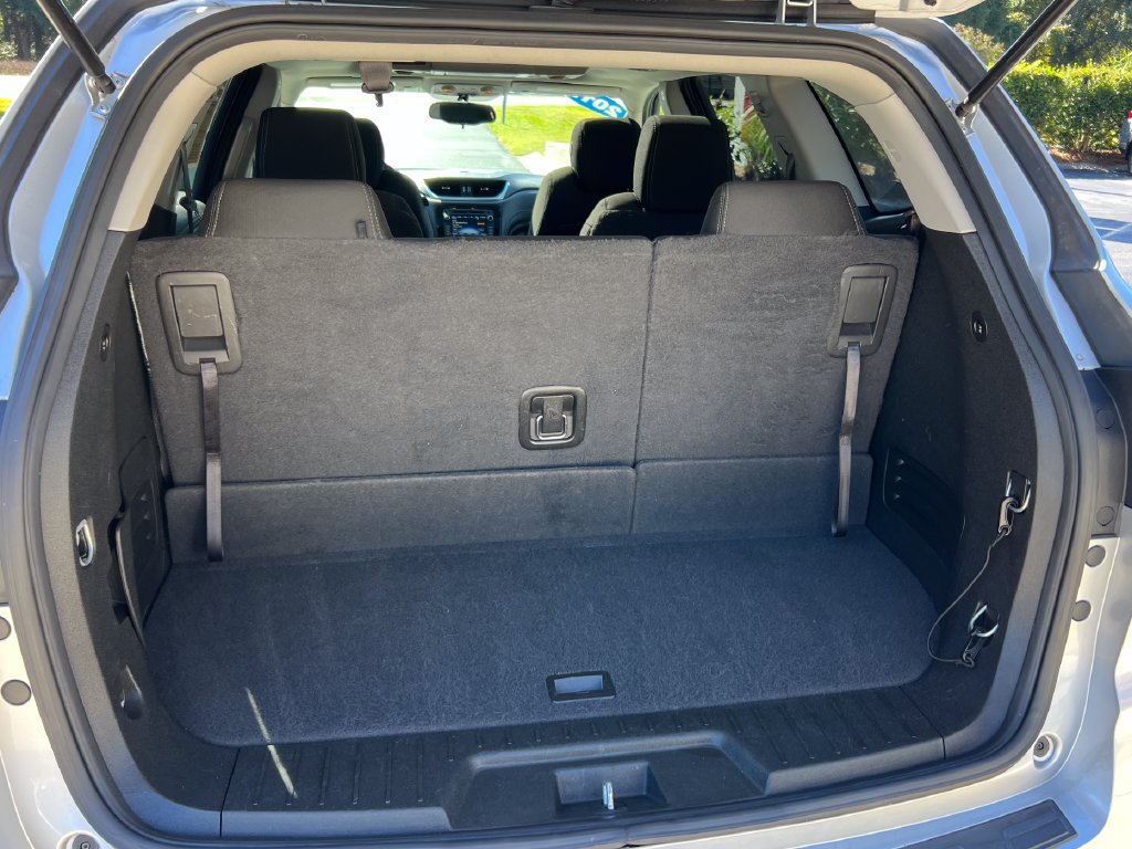 Used 2017 Chevrolet Traverse LT w/ Traveler's Package FWD image 22