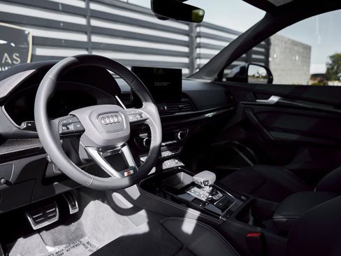 Used 2024 Audi SQ5 Premium Plus image 2