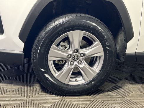 Used 2025 Toyota RAV4 XLE AWD/4WD image 13