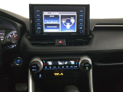 Used 2020 Toyota RAV4 XLE w/ Carpet Mat Package image 28