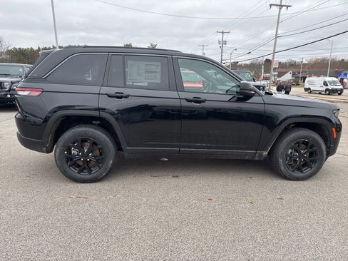 New 2026 Jeep Grand Cherokee Altitude image 6