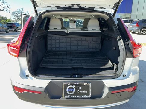 Used 2023 Volvo XC40 B5 Plus w/ Protection Package Premier image 24