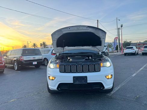 Used 2019 Jeep Grand Cherokee Altitude image 14
