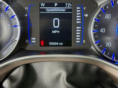 Used 2022 Chrysler Voyager LX FWD image 13