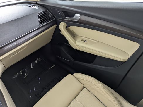 Certified 2024 Audi Q5 2.0T Prestige image 11