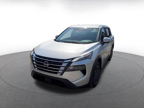 Used 2025 Nissan Rogue SV image 7