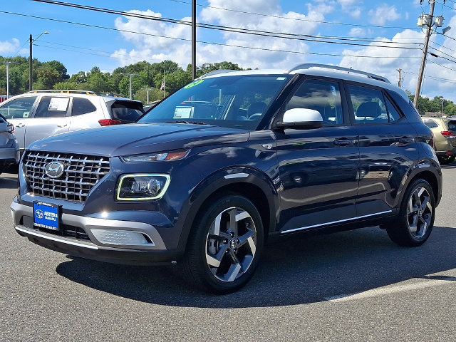 Used 2024 Hyundai Venue Limited FWD image 3