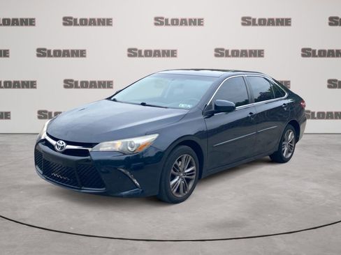Used 2016 Toyota Camry SE w/ Moonroof Package FWD image 1