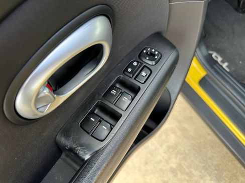 Used 2015 Kia Soul + image 9