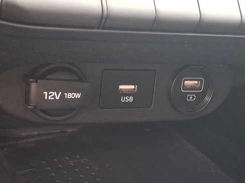Used 2022 Hyundai Elantra Limited FWD image 25