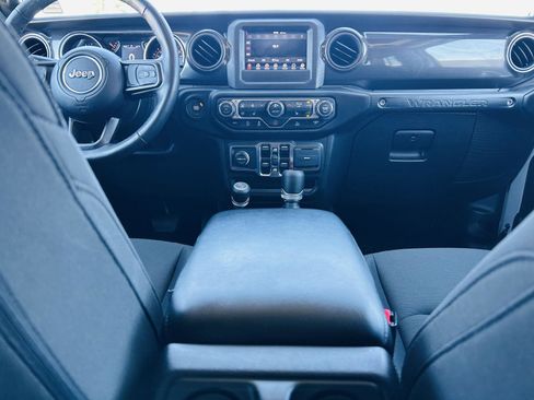 Used 2022 Jeep Wrangler Unlimited Sport AWD/4WD image 20