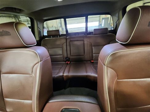 Used 2018 Chevrolet Silverado 1500 High Country image 35