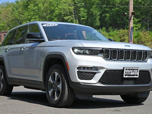 Used 2023 Jeep Grand Cherokee 4WD 4xe image 9