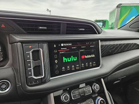 Used 2023 GMC Yukon Denali w/ Denali Reserve Package AWD/4WD image 9