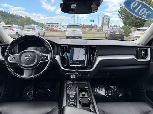 Used 2019 Volvo XC60 T6 Momentum w/ Multimedia Package AWD/4WD image 19