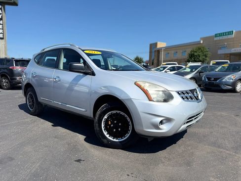 Used 2015 Nissan Rogue S w/ Convenience Package AWD/4WD image 2