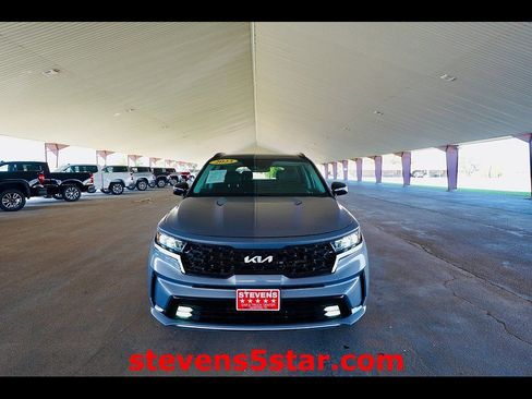 Used 2023 Kia Sorento SX AWD/4WD image 3