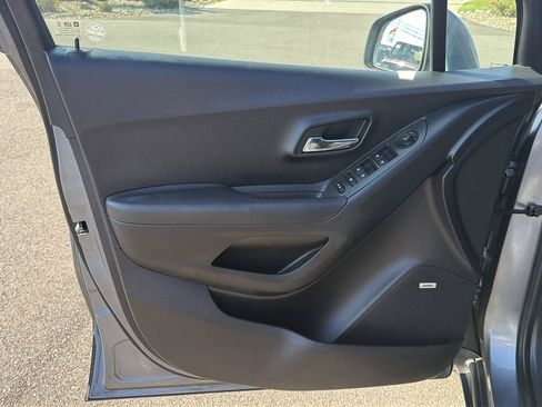 Used 2015 Chevrolet Trax LT w/ LT Sun and Sound Package FWD image 8