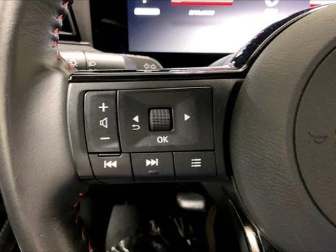 Used 2025 Nissan Kicks SR AWD/4WD image 18