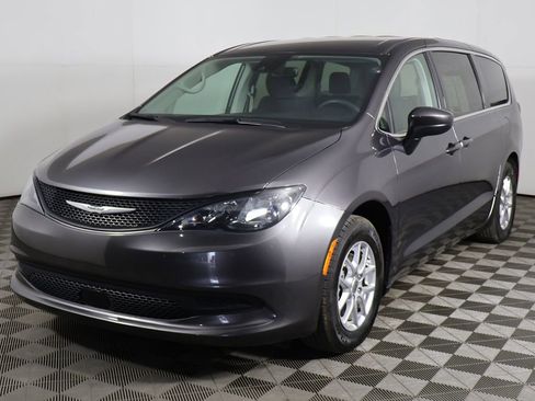 Used 2023 Chrysler Voyager LX FWD image 6