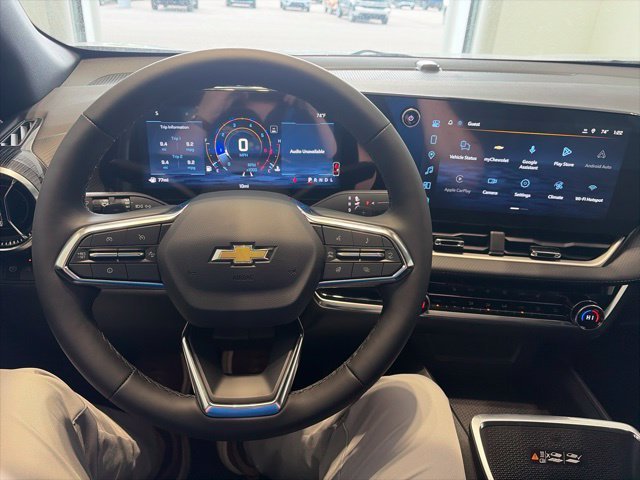 New 2027 Chevrolet Equinox LT w/ Convenience Package II FWD image 16