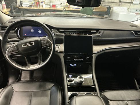 Used 2021 Jeep Grand Cherokee L Limited AWD/4WD image 11