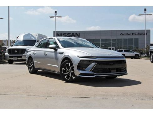 Used 2025 Hyundai Sonata SEL FWD image 1