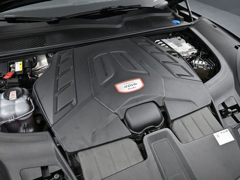 Certified 2021 Porsche Cayenne Turbo image 36